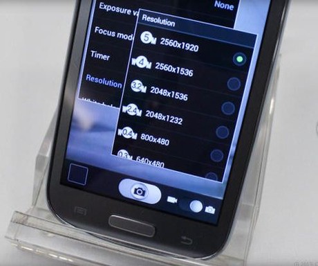 Samsung ra mắt smartphone 4G LTE tầm trung Admire 2 - ảnh 3